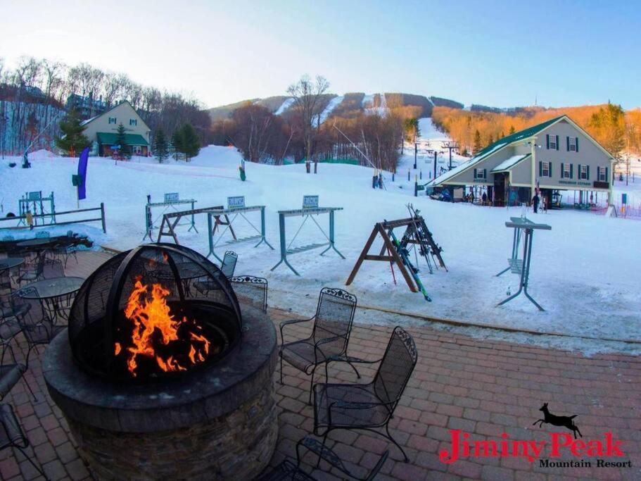 Unique Yeti-Theme Ski On Off Suite Jiminy-Sleeps 4 Hancock Exteriér fotografie